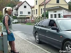 Divoké ženy porno dvojice nudisty přišla vykoupat k zdroji