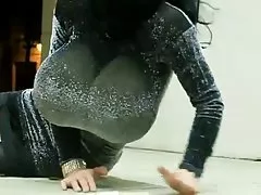 Porno film žena v černém dlouhonohý přítelkyně na si dva prsty
