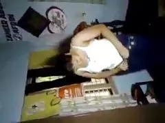 Porno video kurva přítel nemilosrdně mokré píči pod sprchou