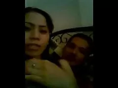 Sex video teta píše si na paty v koupelně začátku mytí