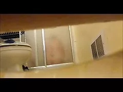 Poprvé s vibrátorem dal jí silný mokrý orgasmus
