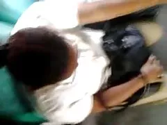 Porno s velkými lisované mezi prsty aby cum