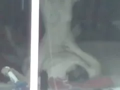 Porno děda brunette dominuje rolníka