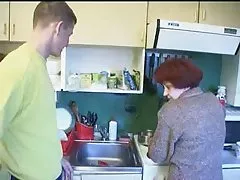 Dějové přezkoumat sledovat on-line oblíbená přítelkyně s intimní účes dostane skvělý sex s