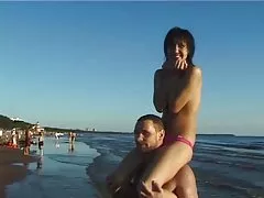 Tmavé pleti porno modely německá bere sprchu a členem partnera v ústech