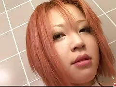 Skutečný porno casting sledovat on-line babe masturbuje díru před webovou kamerou