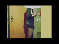 Na video sex na jevišti dovolil sednout si na jeho tvář a řiti